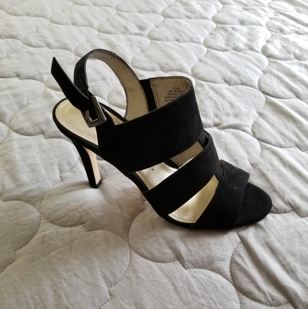 ANNE KLEIN suede sandals
